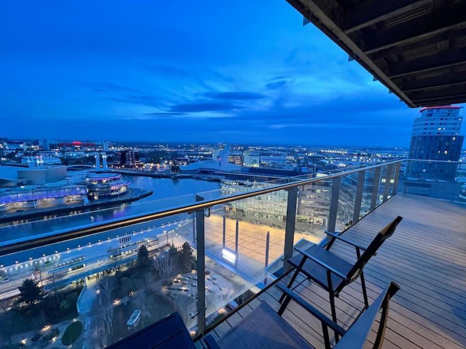 Spacious 2 Bedroom Flat Stunning Waterside View Mánchester Exterior foto