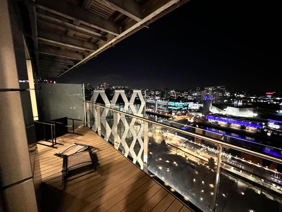 Spacious 2 Bedroom Flat Stunning Waterside View Mánchester Exterior foto
