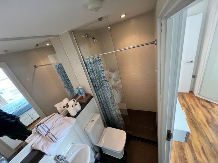 Spacious 2 Bedroom Flat Stunning Waterside View Mánchester Exterior foto